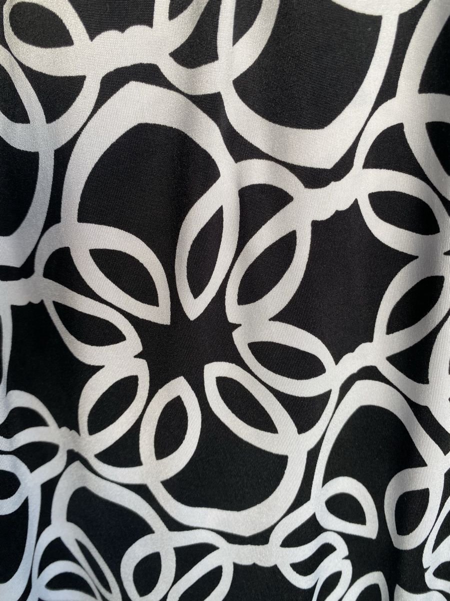 Vestiti: Sommerkleid schwarz-weiss gemustert Gr. 46 elastisch – Usato da Meggen venduto da 6003Luzern 3