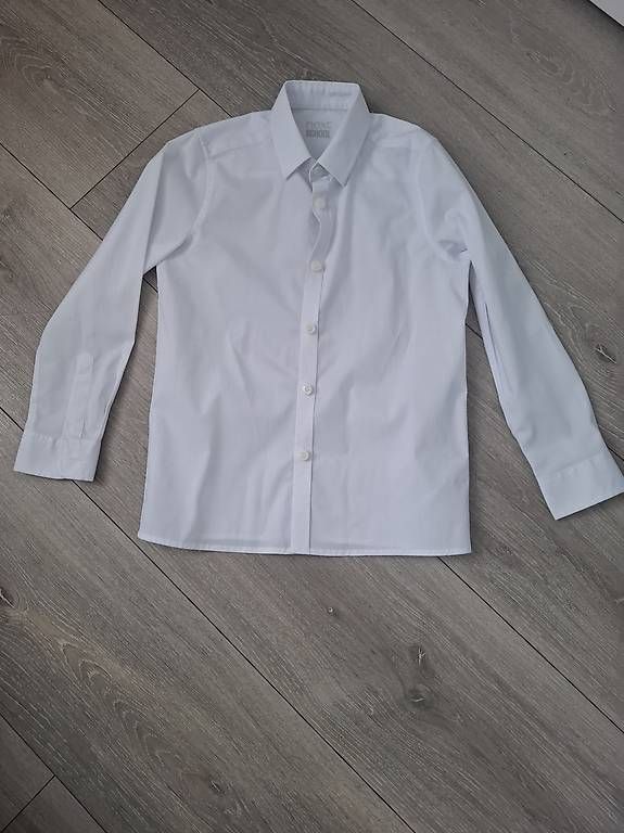 Chemises, T-shirts & Polos: Hemd Langarm Junge Grösse 122 – D'occasion à Grenchen par gerrard10 1