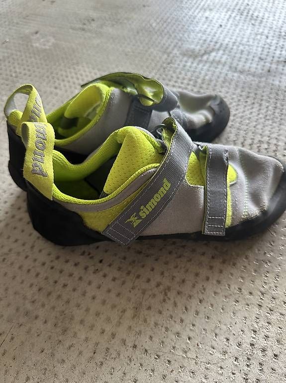 Scarpe da uomo: Chaussons descalade Simond Rock+  taille 40 – Usato da Founex venduto da lit_l8dn 1