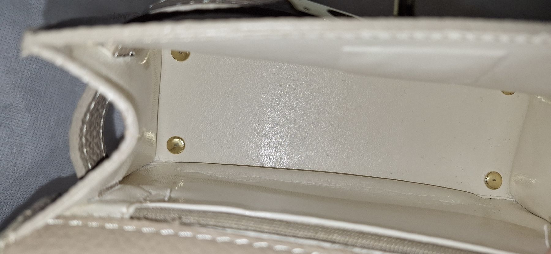 Borse da donna: Kleine Tasche aus echtem Leder – Nuovo (secondo la descrizione) da Wilen b. Wollerau venduto da kat_35 4