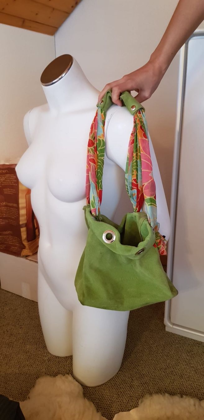 Coccinelle Borse da donna: Coccinelle sommerliche Handtasche hellgrün – Usato da Volketswil venduto da n_r_5gdf 1