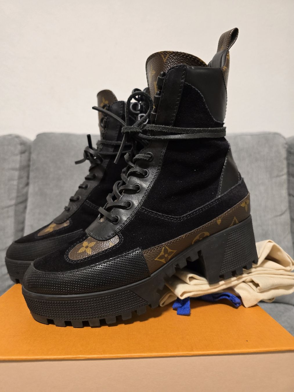 Louis Vuitton Scarpe da donna: LV Laureate Boots Gr. 37 Monogram Canvas VERSAND MÖGLICH – Usato da Dietikon venduto da Kaska2020 4