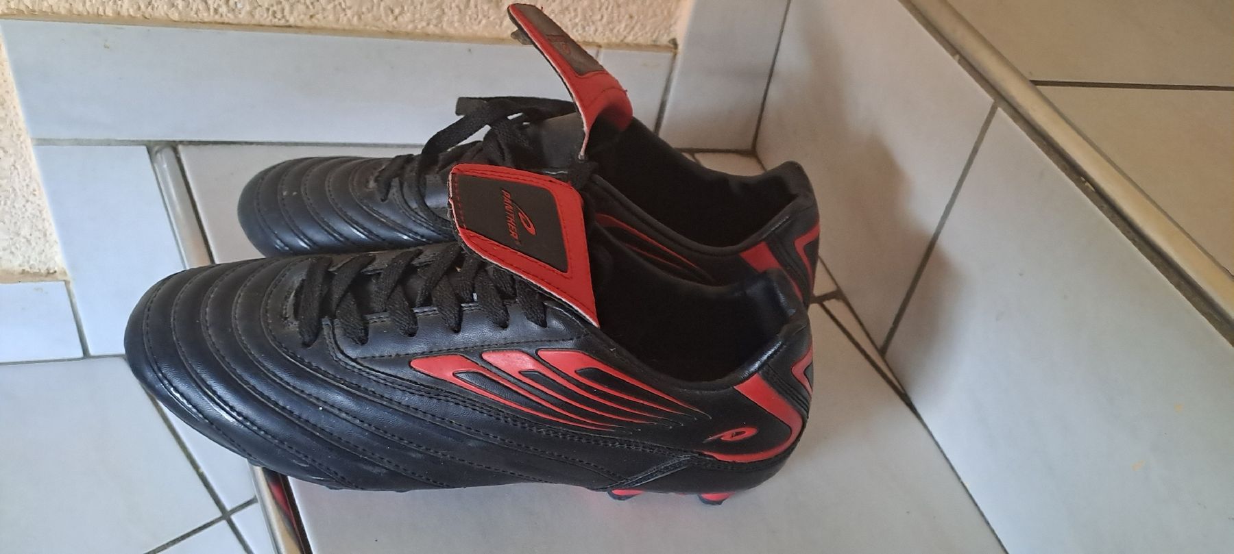 Scarpe per ragazzi: Fussballschuhe Gr.41 – Usato da Neuenkirch venduto da domsalat7