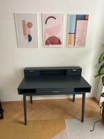 Moderner Schreibtisch im skandinavischen Design – dunkelgrün