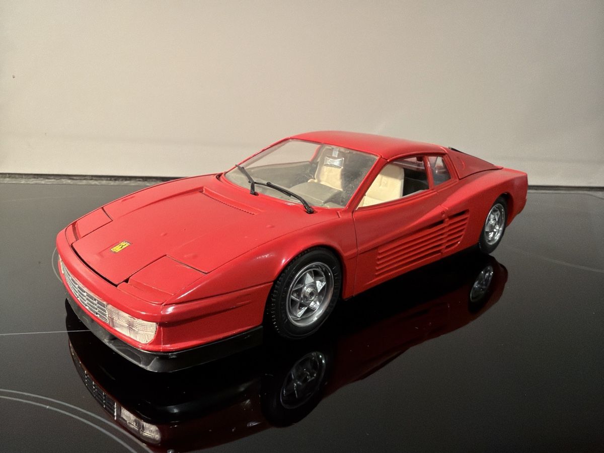 Bburago Modellautos: Ferrari Testarossa - 1/18 - Bburago – Defekt aus Wolfwil von Rolex1