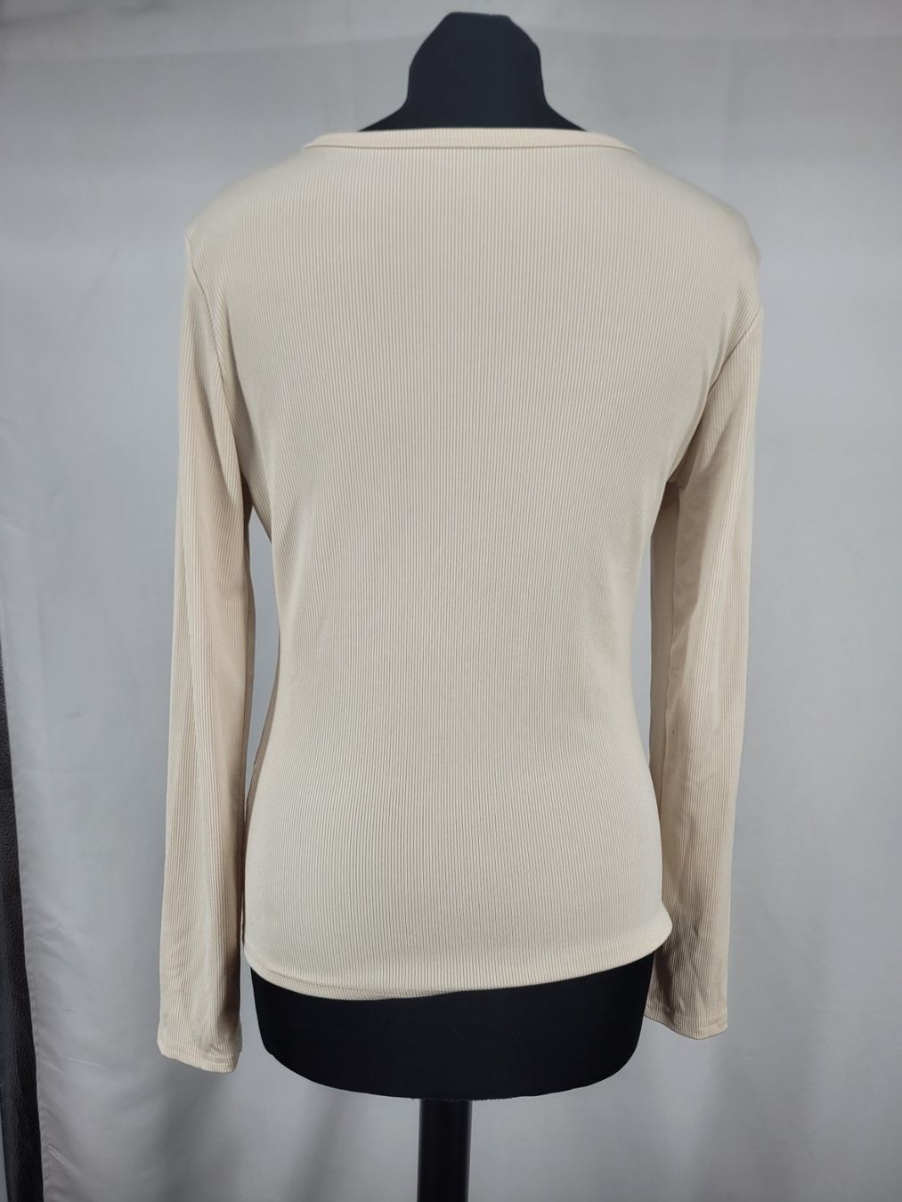 Top: Pull beige femme M – Usato da Lausanne venduto da PlusValue_Lausanne 1