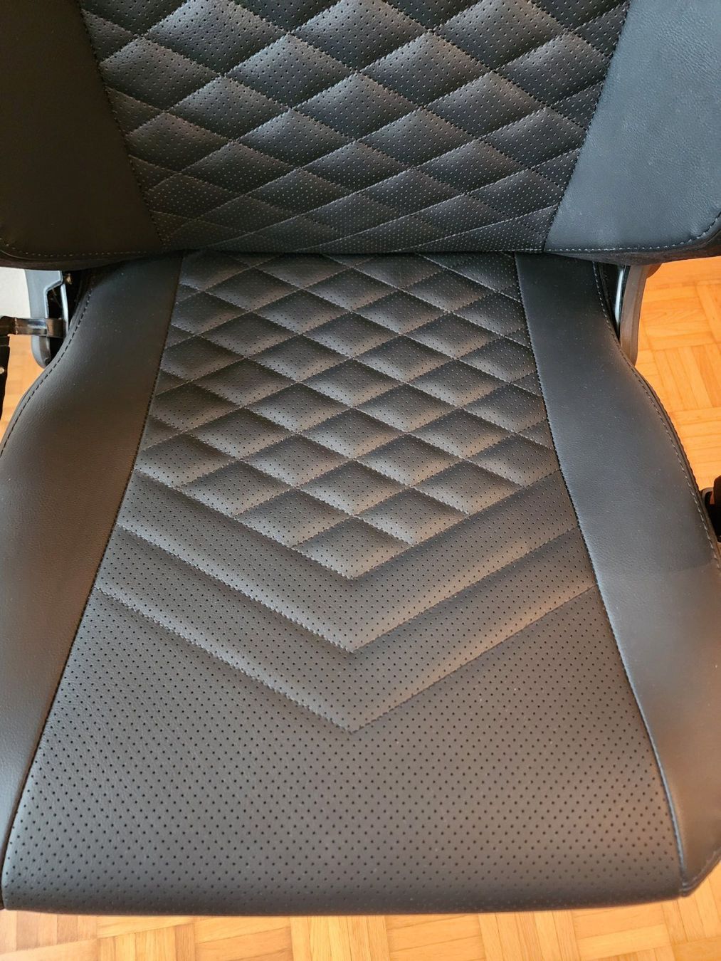 Noblechairs Sedie: Noble Chairs HERO Black – Nuovo (secondo la descrizione) da Steinmaur venduto da rica_silva 5