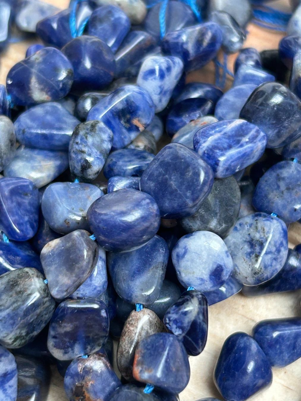 Pietre preziose: Aktion!!! Strang echte Sodalit Nuggets / stone 8-10 mm – Nuovo e nell'imballaggio originale da Niederrohrdorf venduto da Ytobi 1
