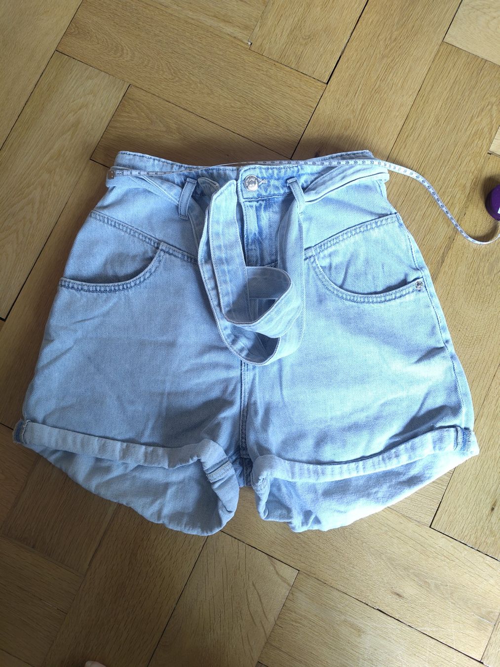 Zara Pantaloni: Jeansshorts – Usato da Bern venduto da Linii