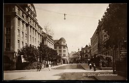 AK St. Gallen, Leonhardstrasse mit Passanten