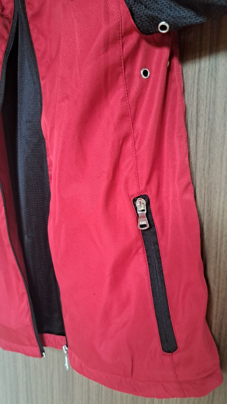 Jacken: Liverpool FC Freizeitjacke / Grösse M – Gebraucht aus Roggwil BE von Beatlemaniac 2