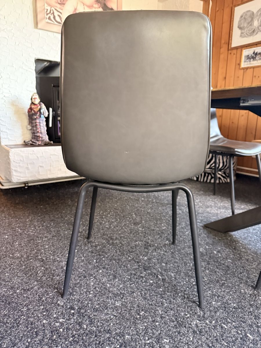 Stühle: Esszimmerstühle / Lederoptik – Gebraucht aus Kriessern von aga_2zht 2