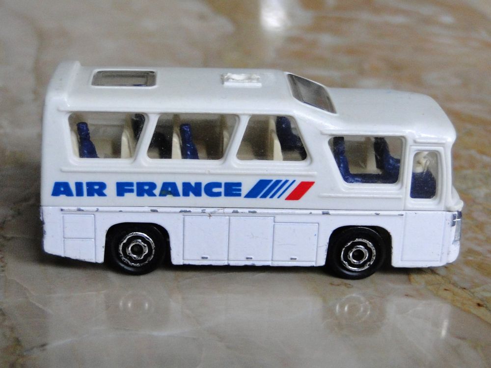 MAJORETTE / SERIE 200 : Mini Bus Air France #262 / Echelle 1/87 Made In