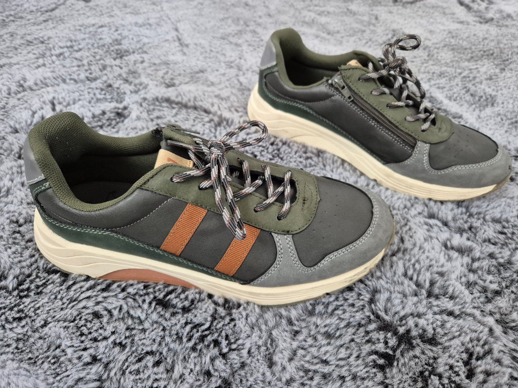 Scarpe per ragazzi: Sneaker Gr. 38 – Usato da Widnau venduto da KleineHonigblume