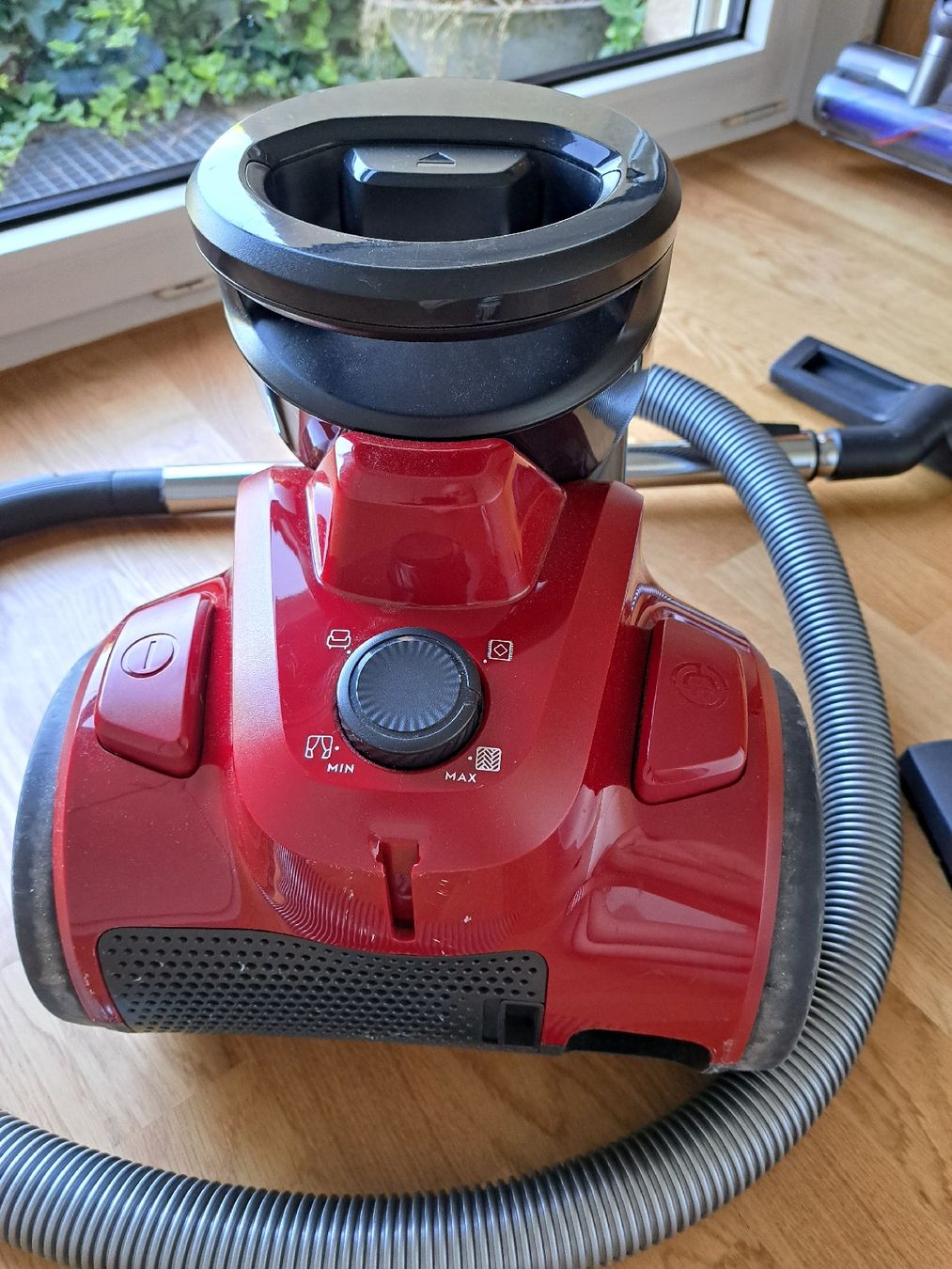 Electrolux Aspirapolveri & Accessori: Staubsauger Electrolux Rot mit Zubehör – Usato da Murten venduto da ste_s76w 2