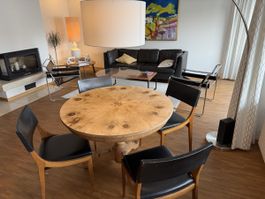 Schöner runder Holztisch