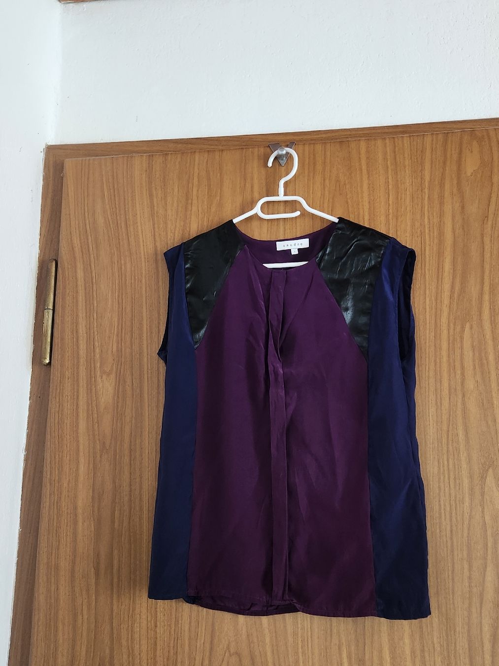 Sandro Top: Top Sandro 100% Soie, taille 1, (S/M) défauts – Usato da Niedergösgen venduto da Eva2410