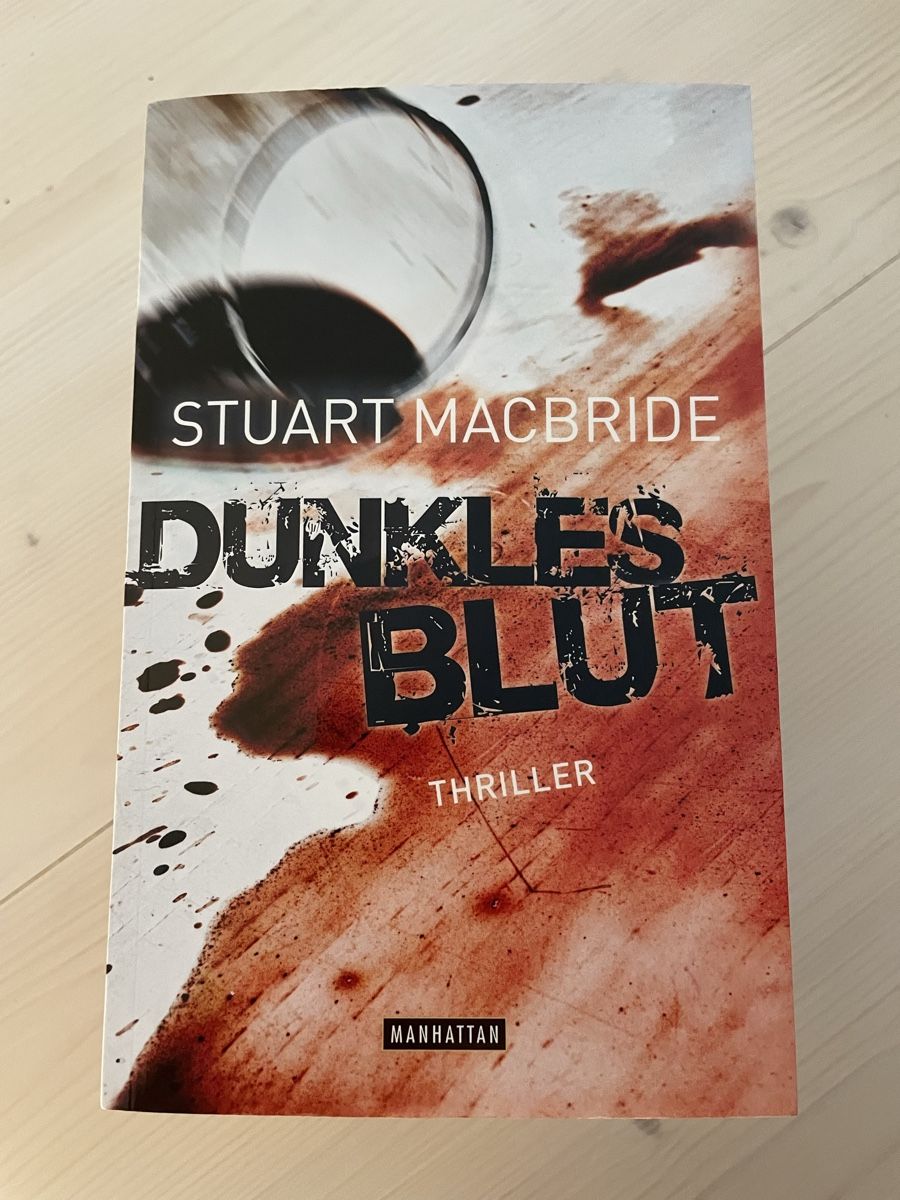 Bücher: Stuart MacBride - Dunkles Blut - Thriller - Top Zustand! – Gebraucht aus Wädenswil von VintageSalesCH