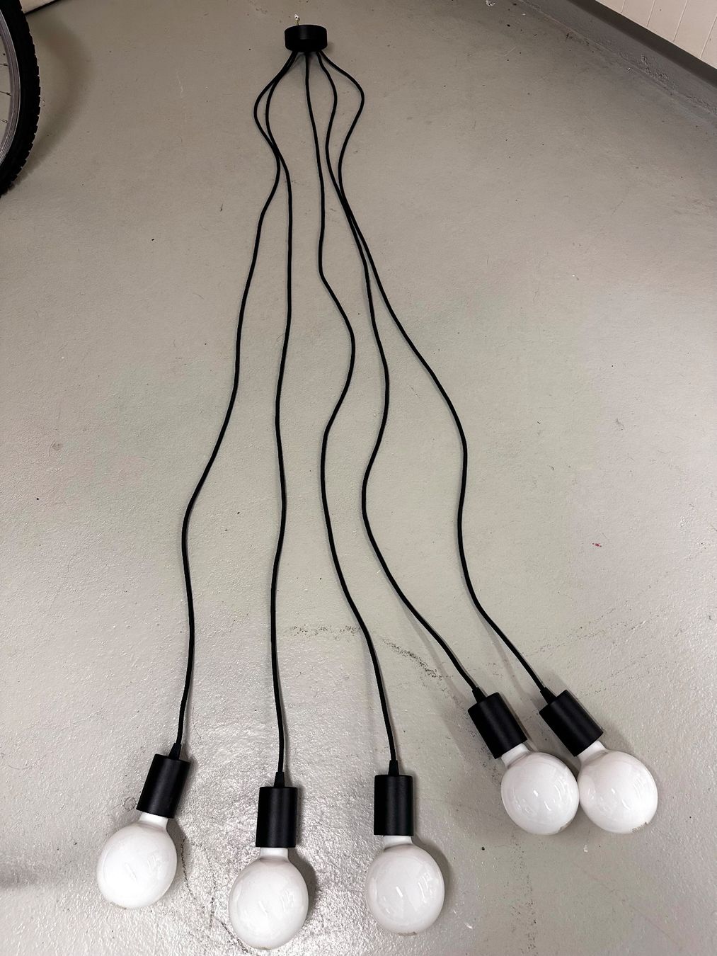 Kronleuchter & Deckenlampen: bulb attack Spider-Leuchte / Leuchte mit 5 Fassungen – Gebraucht aus Haldenstein von enie123