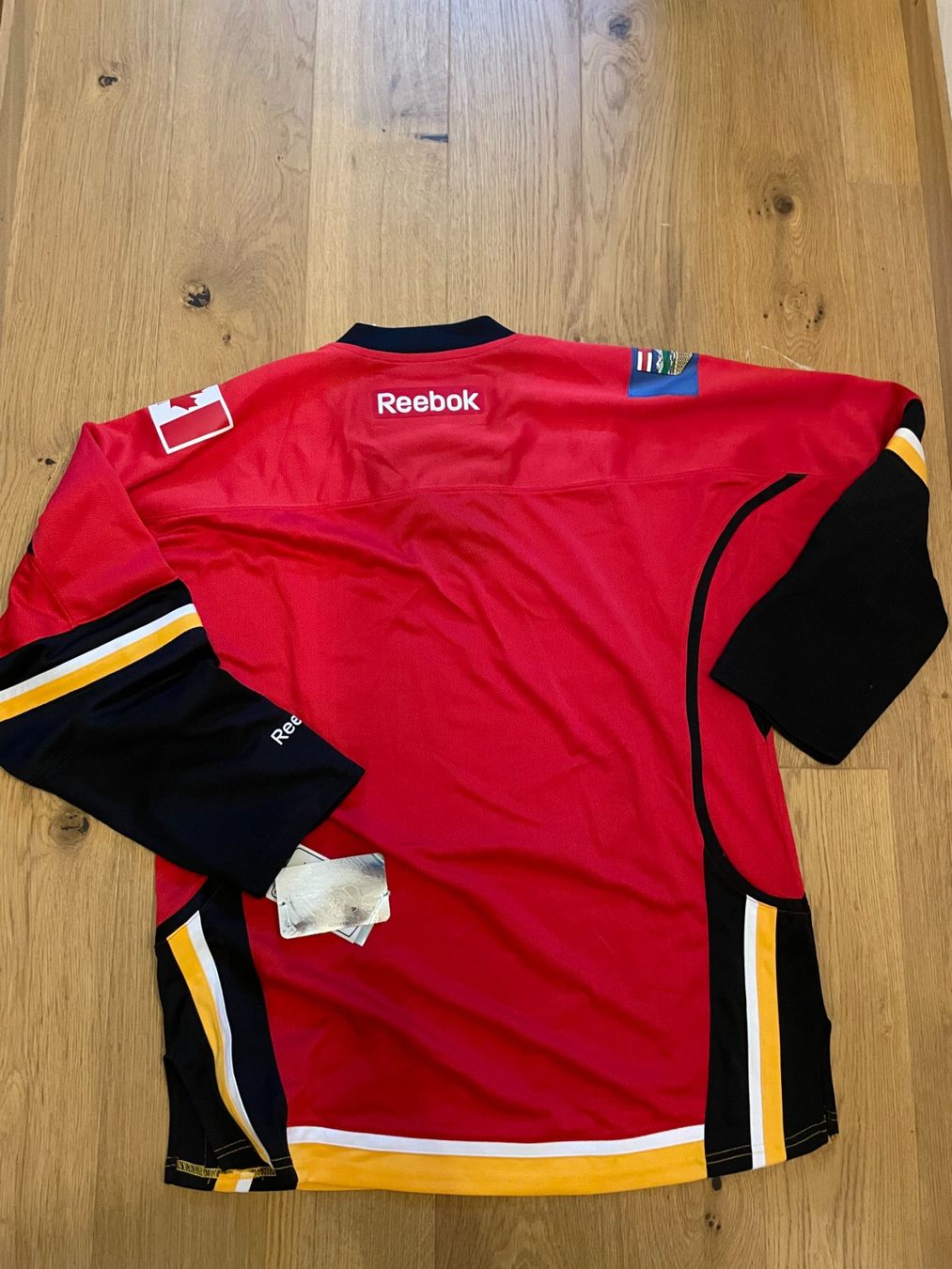 Reebok Leibchen & Hosen: Calgary Flames Reebok Jersey Grösse M – Neu (gemäss Beschreibung) aus Kreuzlingen von deGriGri 1