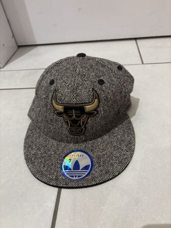 Adidas NBA Chicago Bulls Cap Gr. 7 Fitted, Top Zustand!