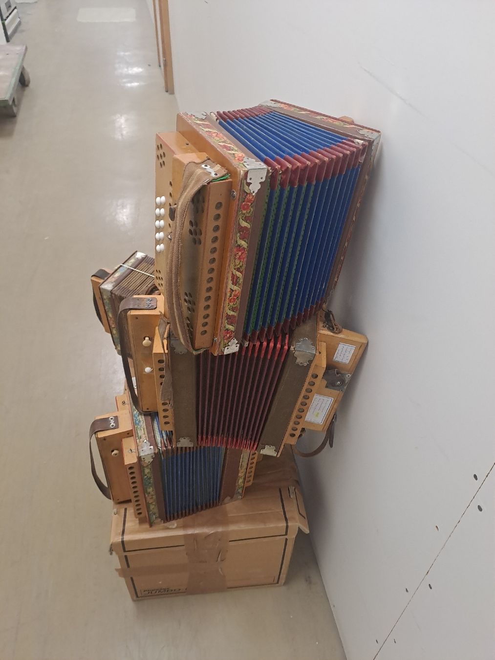 Musikinstrumente: 6 schwyzerorgeli  – Gebraucht aus Villeneuve von BibiVintage 6