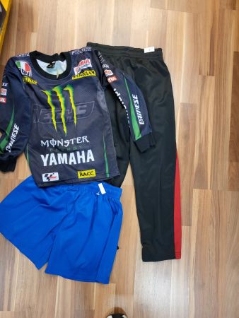 Sportbekleidung gr 128 B1