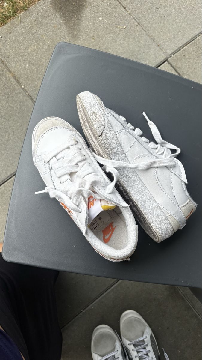Chaussures hommes: Baskets Nike Blazer blanches orange pointure 37 utilisé – D'occasion à Courgenay par gig_7spf 5