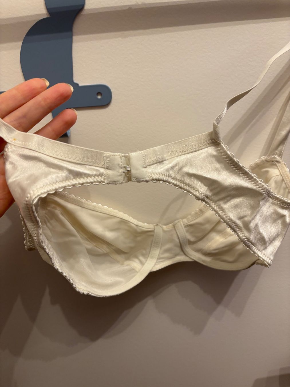 Autres dessous: Soutien-gorge ivoire – D'occasion à Lausanne par milou201619 3