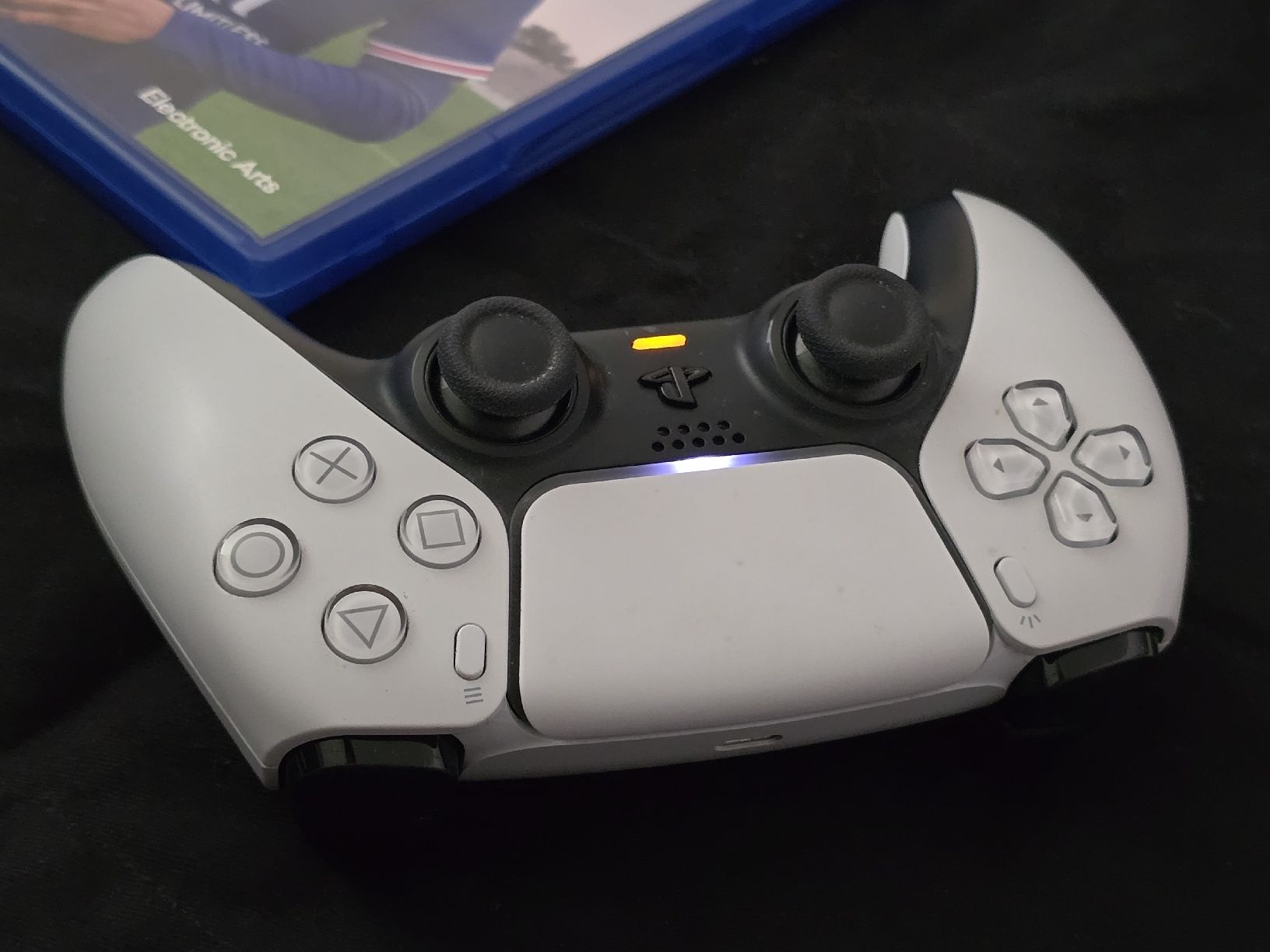Sony Manettes: PS5 Controller + Fifa 22 – D'occasion à Basel par Honest 3