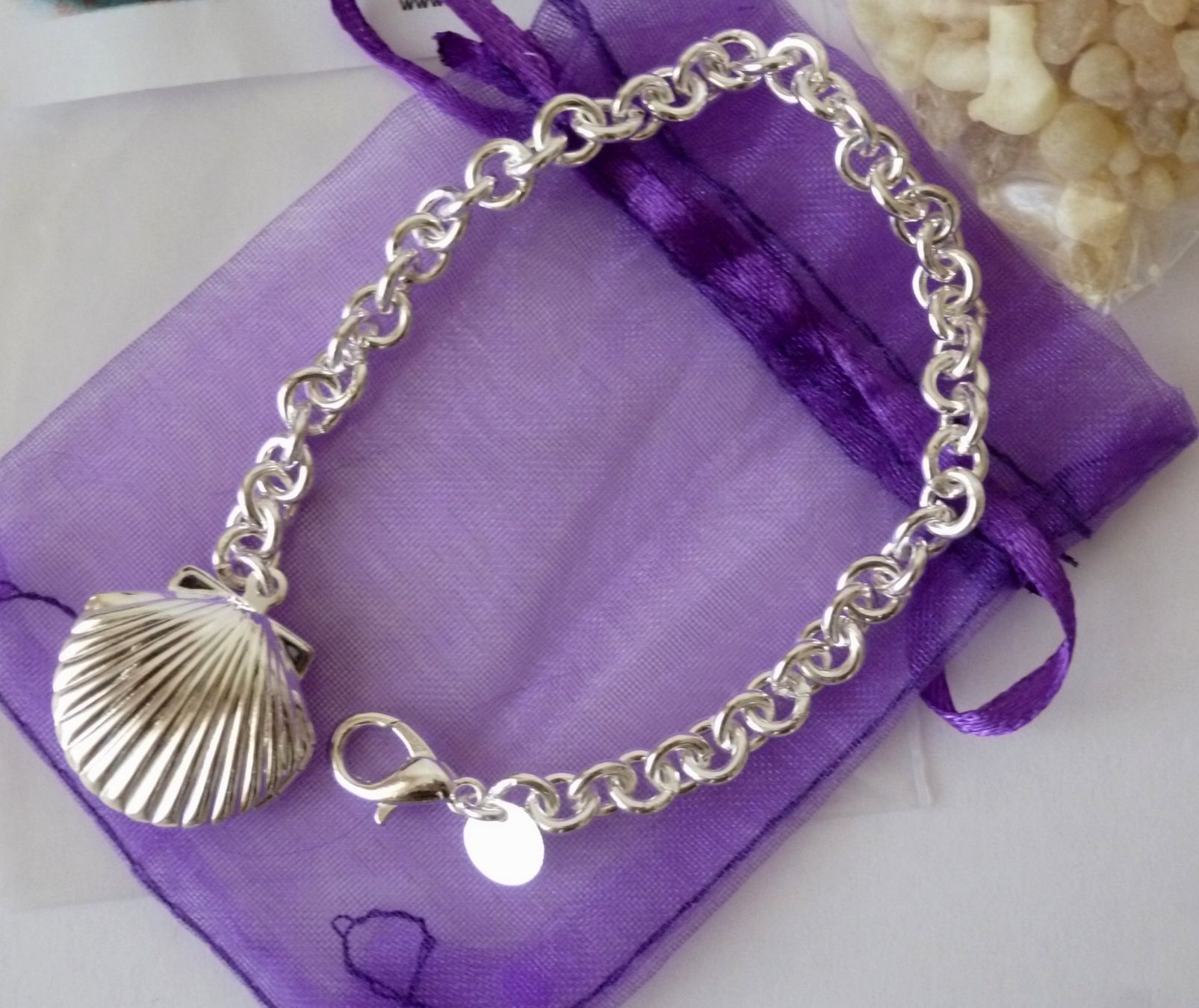 Bracciali & Braccialetti: Loa-Brief Silberarmband mit Medaillon - Intuition – Nuovo e nell'imballaggio originale da Mauren venduto da Yeelen 1