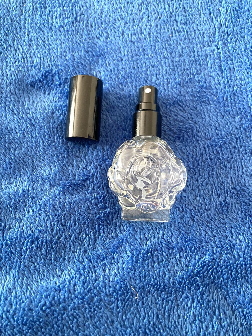 Altro per la casa: Parfumfläschchen in Rosendesign, leer, neu, 15ml – Nuovo e nell'imballaggio originale da uster venduto da ctumbi 2