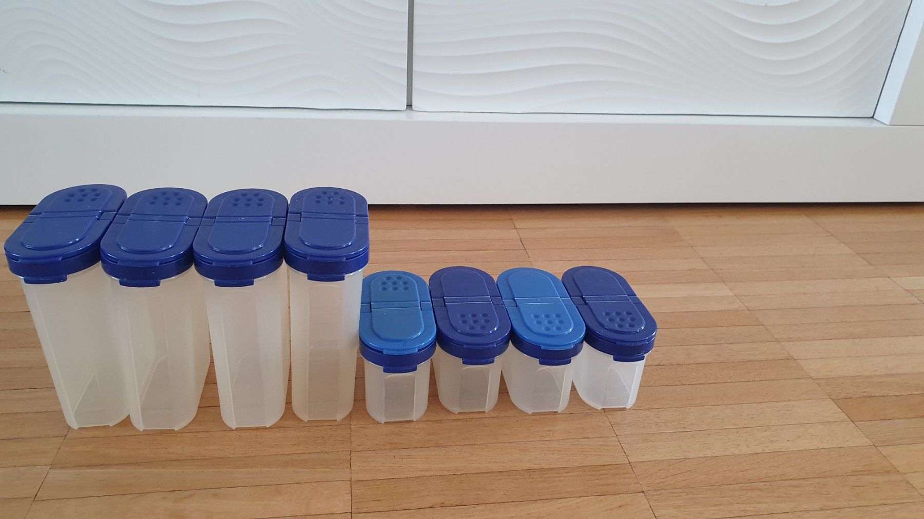 Tupperware Contenitori & Simili: Tupperware Gewürzbehälter 8 er Set , Top! – Usato da Laufenburg venduto da megane1959