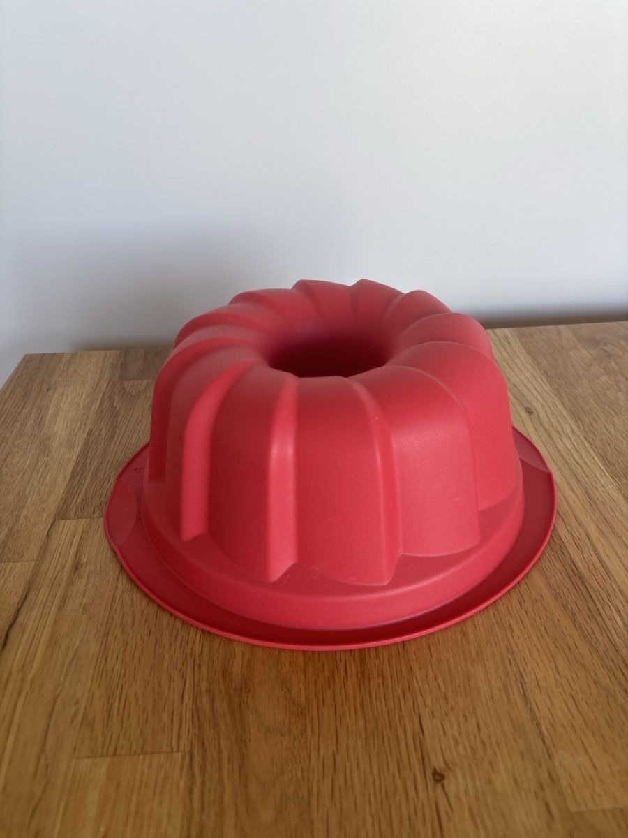 Teglie da forno: Gugelhopfform Backform Silikon – Usato da Zürich venduto da leonie.vera 1