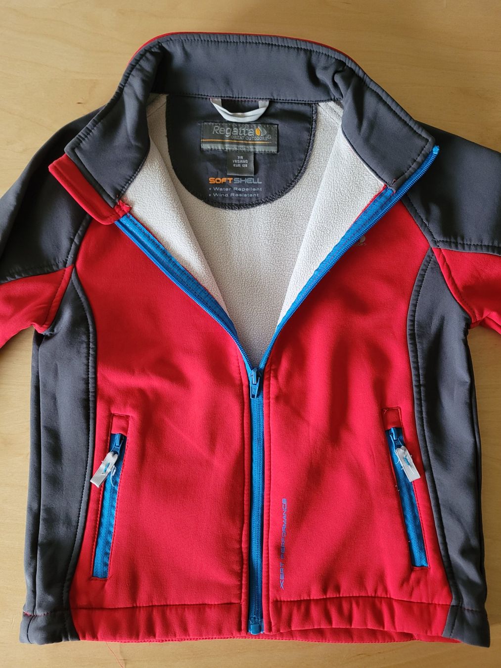 Giacche & Cappotti: Regatta Softshell Jacke rot-grau Grösse 128 – Usato da Wiesendangen venduto da samoalk 2