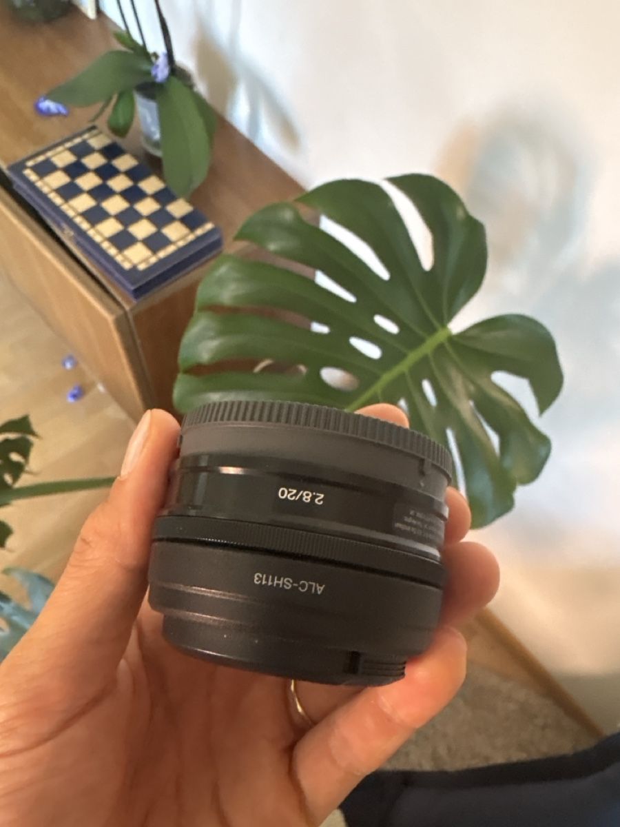 Sony Obiettivi: Sony E 20mm f/2.8 – Usato da Zürich venduto da kik_7dvh 1