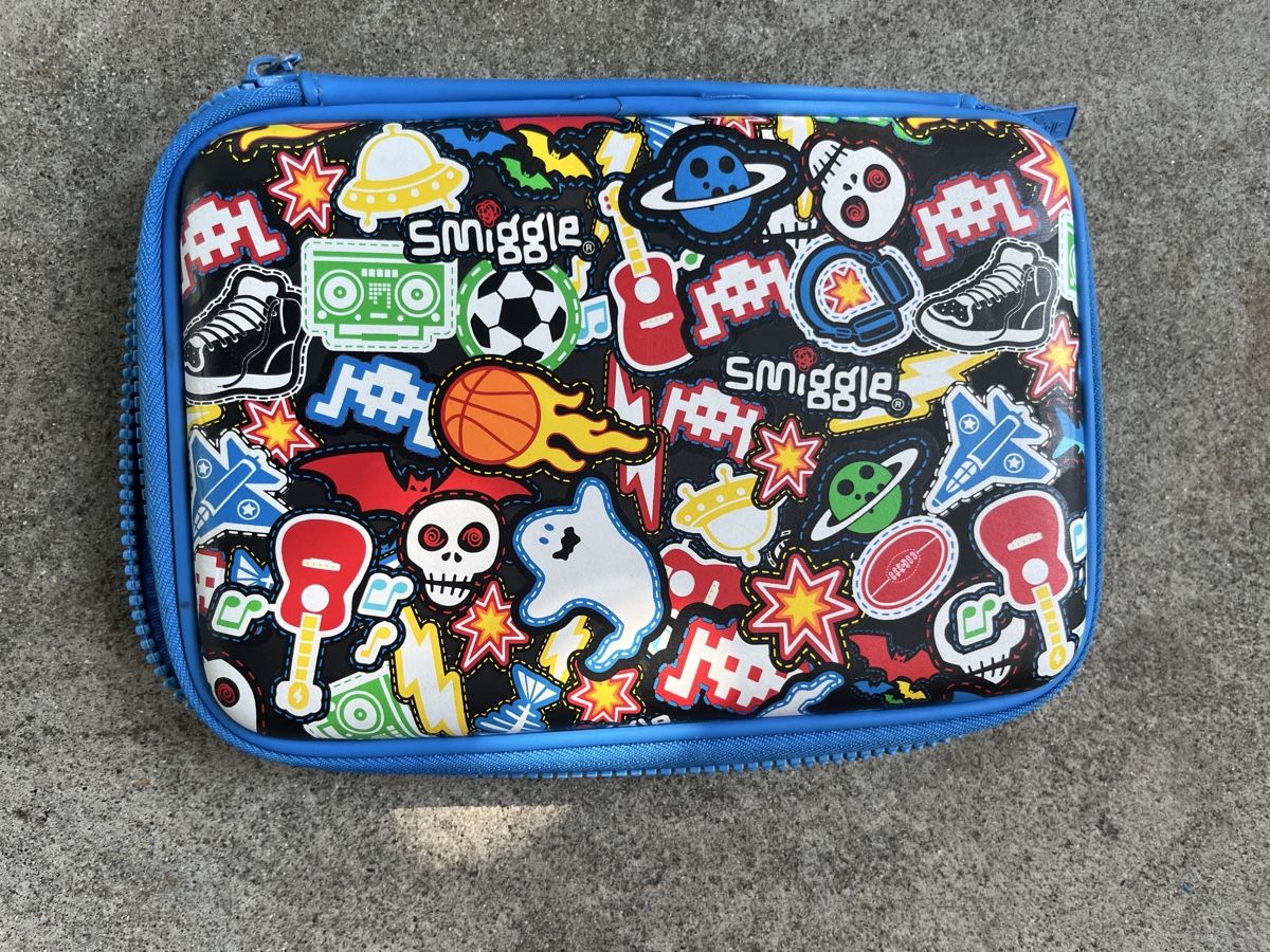 Schüler-Etuis: Stiftebox Smiggle Multicolore guter Zustand – Gebraucht aus Au ZH von Paninifieber26