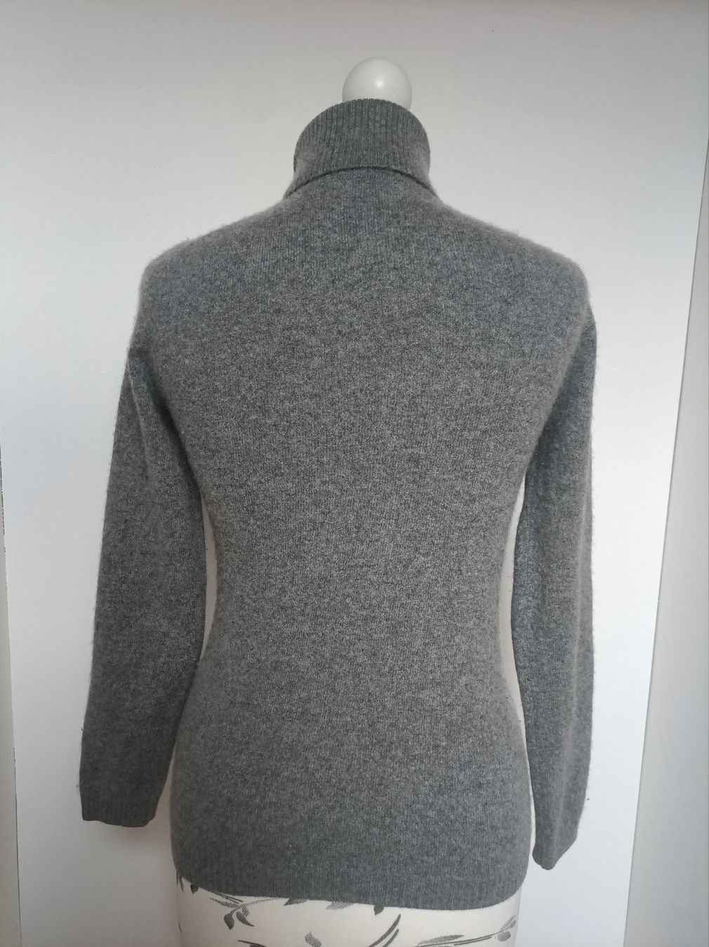 Maglioni & Felpe: Grauer Rollkragenpullover aus 100% Kaschmir – Usato da Peccia venduto da LillyMarie98 6