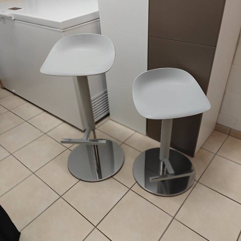 Ikea Seggioloni: JANINGE Barhocker, gris, 76 cm - Grey Barstools 2x – Usato da Birmenstorf AG venduto da mkunac 2