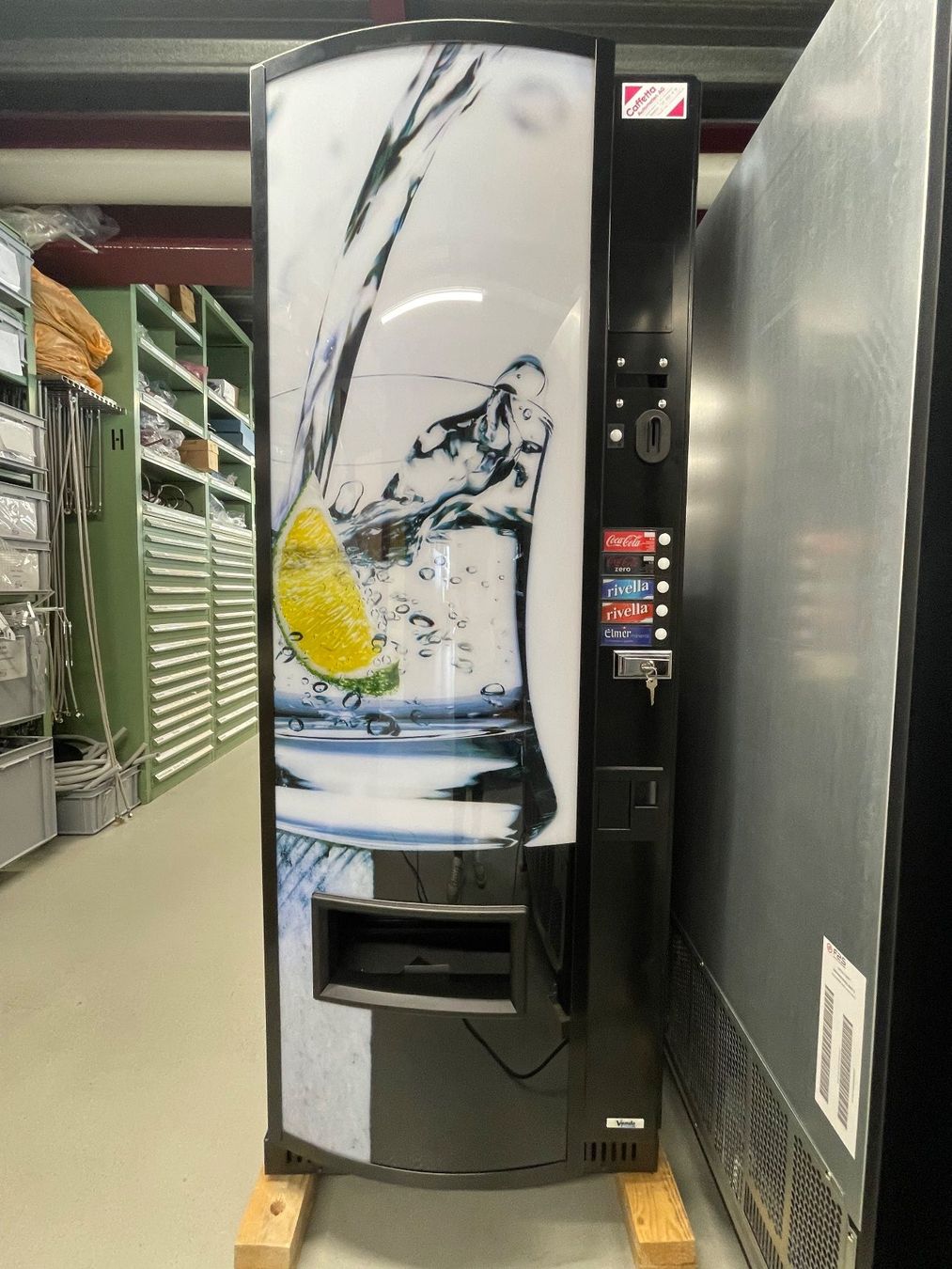 Altro per Gastronomia & Hotel: Kühlwarenautomat Vendo VF189/5 – Nuovo e nell'imballaggio originale da Moosseedorf venduto da Caffetta 2