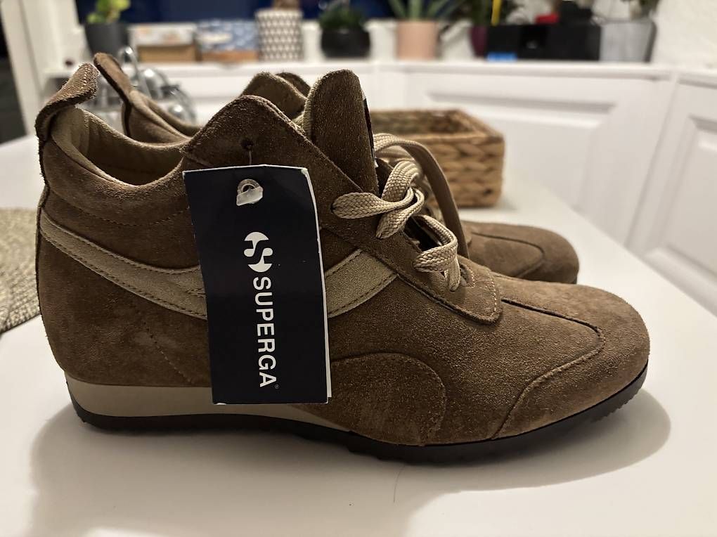 Scarpe da donna: Chaussures de marche Superga – Usato da St-Blaise venduto da Chemar 4