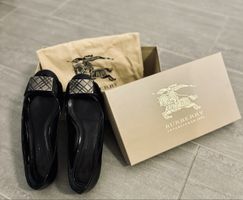 Ballerinas von BURBERRY in schwarzem Lack Leder LP: 420.-