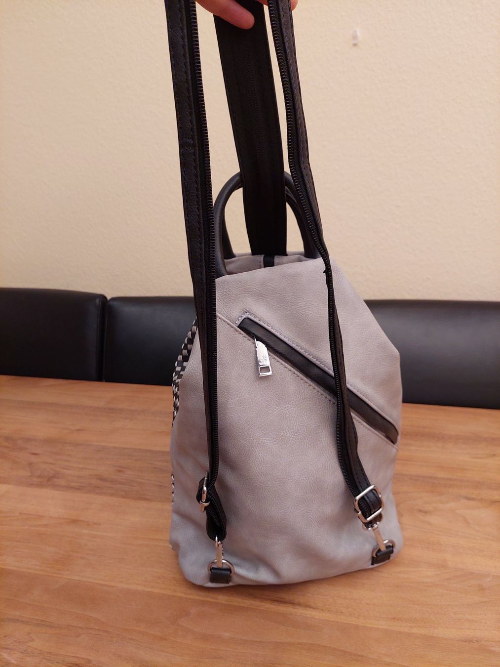Zaini: Grau/schwarzer Rucksack / Handtasche, Leder, neuwertig – Nuovo (secondo la descrizione) da Brunnen venduto da Livianda 5