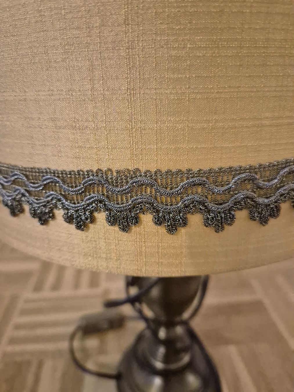 Lampade: Vintage Tischlampe mit Stoffschirm – Usato da Speicher venduto da joreim 4