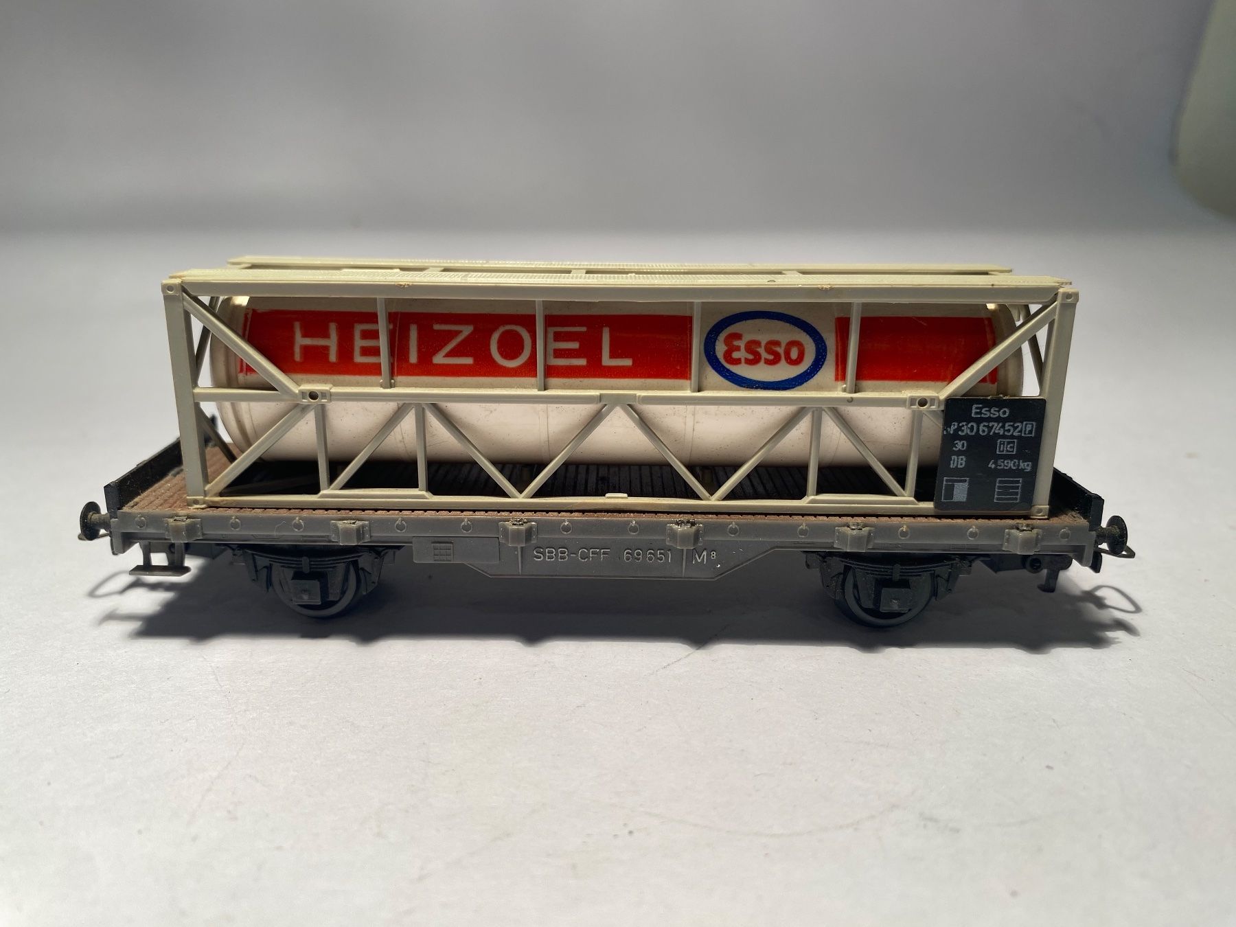 Kleinbahn Modelleisenbahnen: Kleinbahn, Container Transportwagen ESSO, DC Achsen – Gebraucht aus Buchrain von Modellbahn11 1