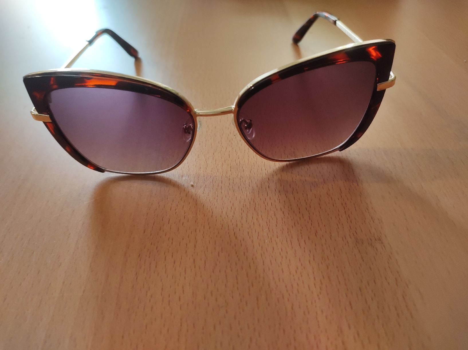 Guess Occhiali & Lenti: Occhiali da sole Guess Cat-Eye – Usato da Riva san Vitale venduto da lunalea01 2