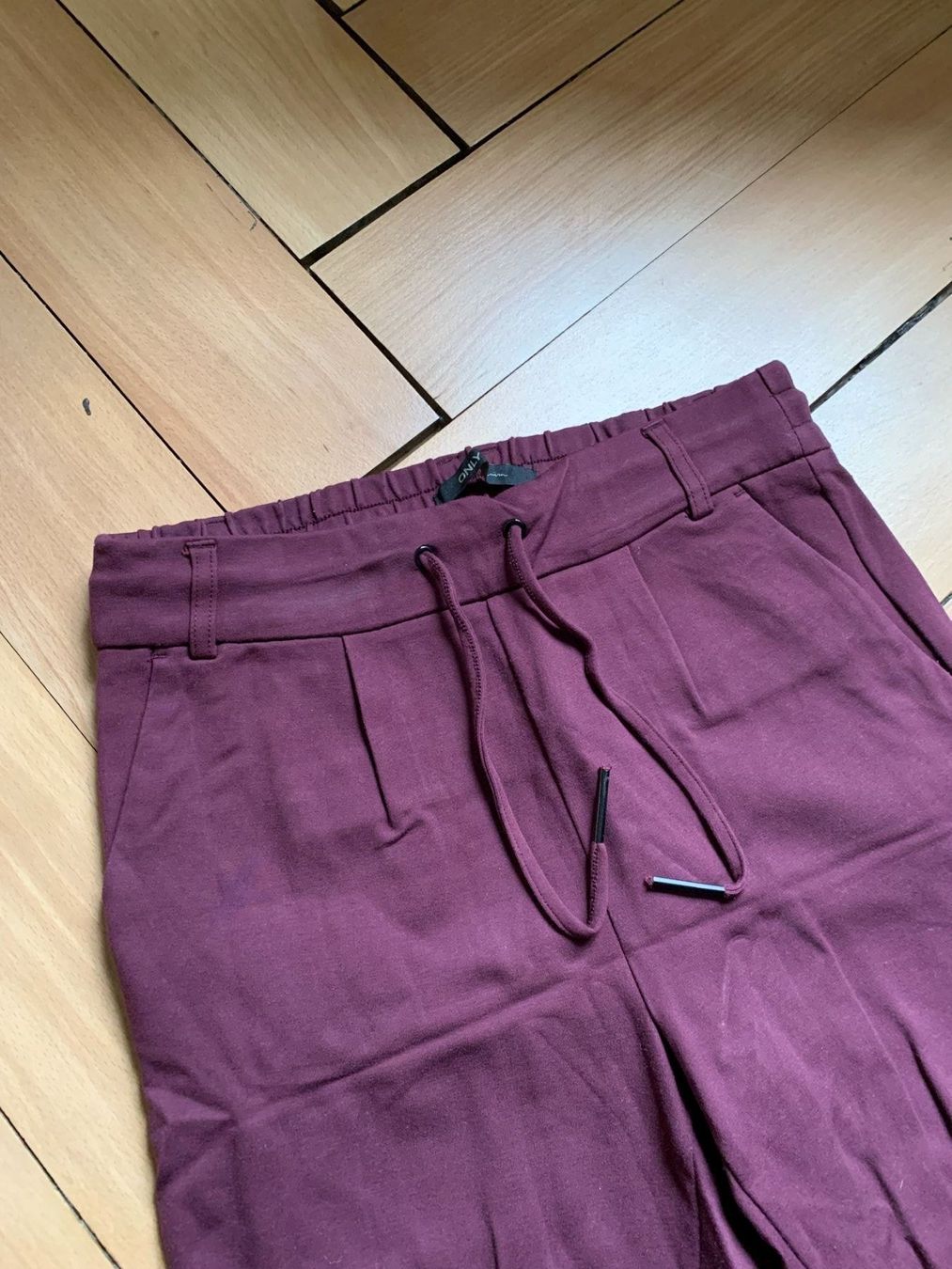 Only Hosen: ONLY - Hose brombeere XS – Gebraucht aus Zürich von Diazaio 1