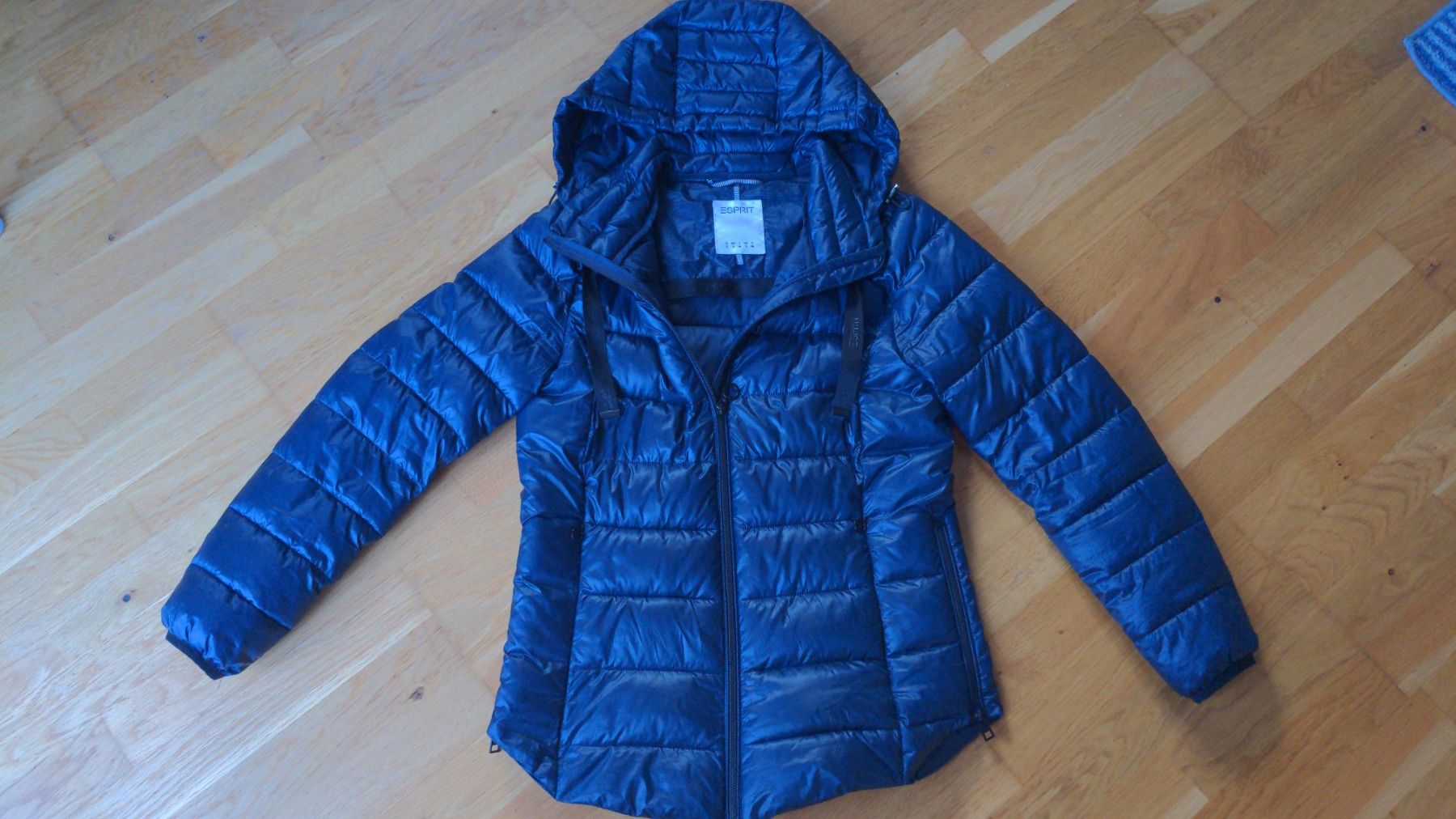 Esprit Giacche: Esprit Winterjacke, Steppjacke, Dunkelblau, Gr. S – Usato da Sutz venduto da Rawypp