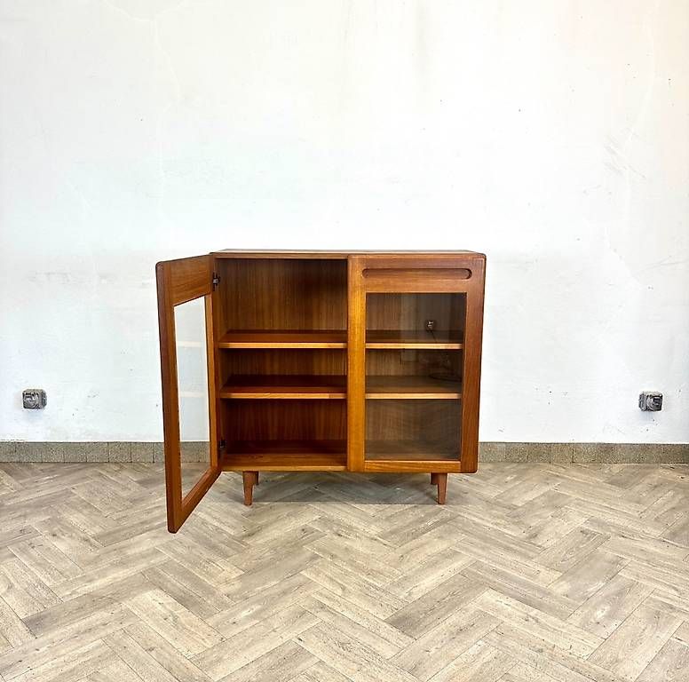 Vetrine: Mid Century dänische teak Vitrine – Usato da basel venduto da vintory.ch 1