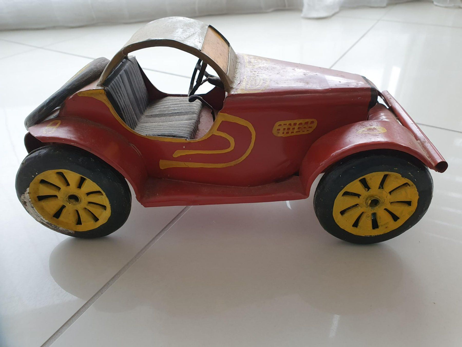 Alle Dekorationen: Vintage Blechauto aus Madagaskar – Gebraucht aus Widen von dem_tdb9 3